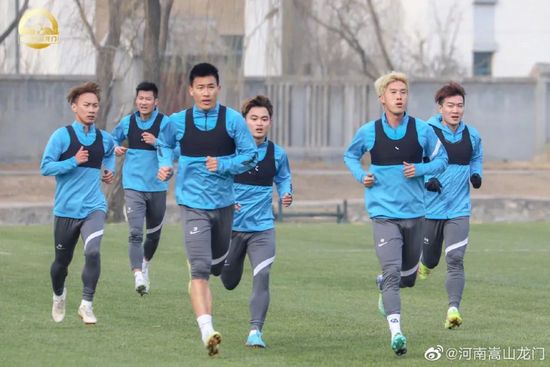 撩起老师旗袍挺进去玉足视频