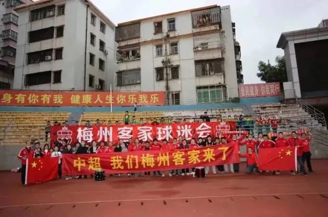 少妇被挺进后不挣扎迎合