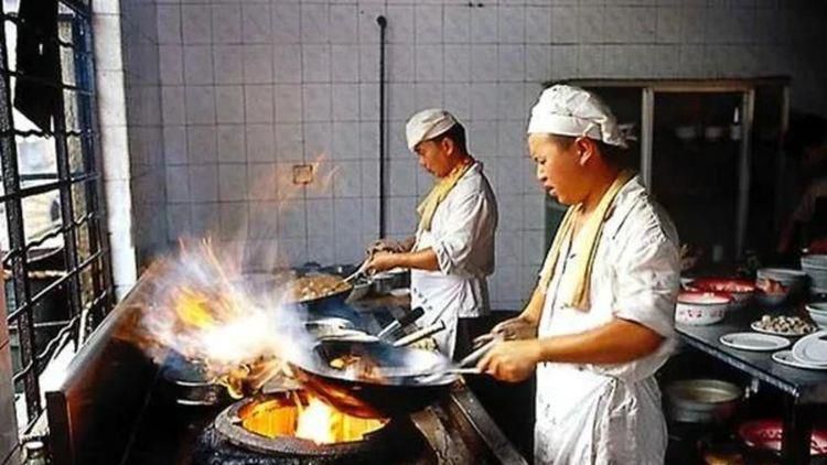 肉体暴力强伦轩 小说